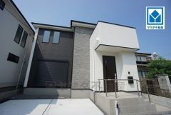 JR香椎駅徒歩12分、都心へのアクセス良好。スーパーやコンビニなども近く周辺環境充実。快適でゆとりのある生活空間で新生活を始めましょう^^