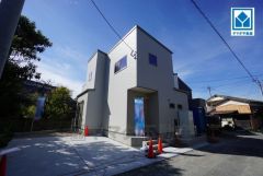 シンプルで飽きのこない外観デザイン。建物完成済みなのでいつでも内覧可能です＾＾