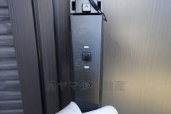 万が一落としてしまっても町の鍵屋さんなどでは簡単に合鍵を作ることができないので、防犯性が高く安心です。