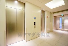 重い荷物を運ぶのにも便利なエレベーター付です。忙しい時にもスムーズに外出できます。