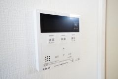キッチン横からボタンひとつで操作が楽々。