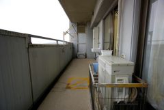 南側に面した大型のバルコニーは日当たり良好です。お洗濯物も気持ちよく干せそうです。日光浴をしたり、星を眺めたりも良いですね^^