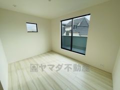 住む人のこだわりを活かす洋室。日当たりがよく、寝室としての利用もおすすめ。