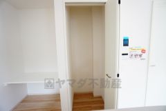 キッチン横に広々としたパントリー付き＾＾洗面室にも近く、食料品だけでなく日用品などの収納にも＾＾