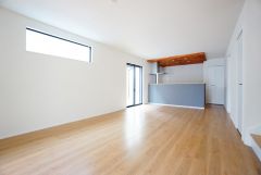 温かみのある雰囲気と、キッチンでの作業性を兼ね備え、家族の笑顔あふれる団らんのひと時をお過ごしいただける設計になっています。