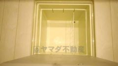 キッチンにある床下収納は、居住スペースを減らさずに買い置きの調味料や非常食などを保管することができます。