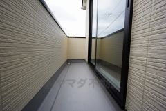 陽当たりの良いバルコニーです。お洗濯やお布団干しはもちろん、日光浴スペースにも。