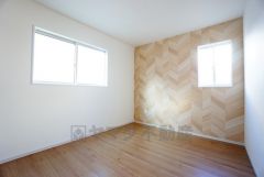 ご夫婦お二人のプライベートシーンを演出する寝室は、大容量のウォークインクローゼット付き。