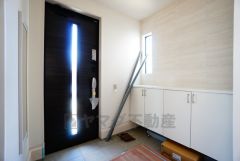 ご家族の靴をスッキリと片付けられるシューズボックス付きの玄関です＾＾スッキリと片付いた玄関は気持ちがいいです。