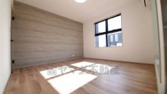 ご夫婦お二人のプライベートシーンを演出する寝室は、大容量のウォークインクローゼット付き。