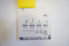 浴室暖房乾燥機には、暖房、乾燥、涼風、換気の4つの機能が付いています。タイマー付きです。換気・雨の日の洗濯も安心です＾＾