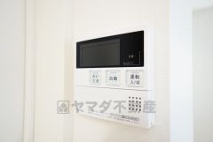 キッチン横からボタンひとつで操作が楽々。