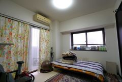 住む人のこだわりを活かす洋室。日当たりがよく、寝室としての利用もおすすめ。広めのクローゼットには荷物をすっきり片付けられ、ゆとりのある暮らしが出来ます＾＾