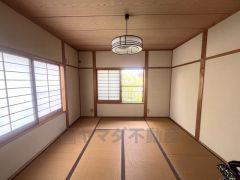 離れ。お子様のお昼寝スペースや客間、お友達やご親戚のお泊り部屋としても使えます。