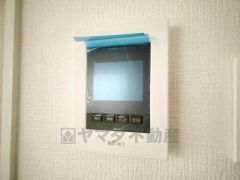 防犯性、セキュリティ対策に安心できるテレビモニター付きインターフォンです。セールスマン対策にもなり安心できます。