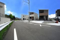 住人以外の車の進入も少なく、小さなお子様を持つご家庭にも安心です。