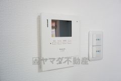 防犯性、セキュリティ対策に安心できるテレビモニター付きインターフォンです。セールスマン対策にもなり安心できます。