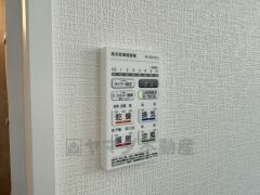 雨の日の洗濯も安心できる浴室暖房乾燥機付き浴室。リモコンで操作もボタン1つで簡単。