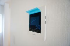 防犯性、セキュリティ対策に安心できるテレビモニター付きインターフォンです。セールスマン対策にもなり安心できます。