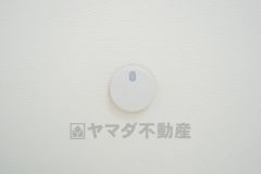 火災発生をいち早く知らせてくれる火災報知器は標準装備です。