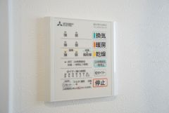 浴室暖房乾燥機付き＾＾梅雨の時期や花粉、PM2.5が酷いときなどの洗濯を干すのに重宝しそうですね＾＾