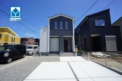 安心で快適にお住まい頂ける長期優良住宅＾＾コミュニケーションが取りやすいリビング階段採用＾＾全居室収納付き＾＾