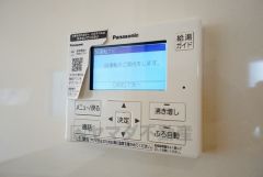 キッチン横からボタンひとつで操作が楽々。