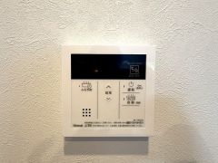 おいだき機能つきなのでお風呂に入る時間が異なるご家庭には嬉しいですね。ボタン一つで快適で便利な生活が＾＾