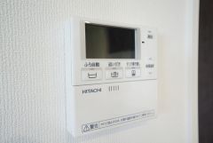 同仕様写真。おいだき機能つきなのでお風呂に入る時間が異なるご家庭には嬉しいですね。ボタン一つで快適で便利な生活が＾＾
