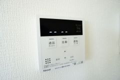 キッチン横からボタンひとつで操作が楽々。
