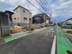 現地（2025年12月11日）撮影。大型車の通行が少なく、騒音や振動が少ないので静かで快適な生活を送れます。