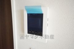 防犯性、セキュリティ対策に安心できるテレビモニター付きインターフォンです。セールスマン対策にもなり安心できます。