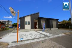 子育てに優しい落ち着いた住環境。お気に入りの家具とインテリアで素敵な部屋を作りましょう。