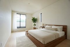 家具はイメージです。主寝室としてお使いいただけそうなこちらのお部屋は、日当たりが良く、爽やかな風を感じて起きる朝は、快適生活の始まりに。