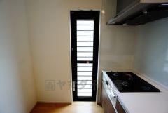 同仕様写真。外に一時的にゴミを置くことができ、室内を清潔に保てます。