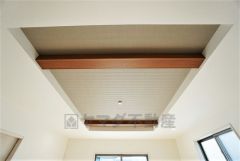 同仕様写真折り上げ天井により空間に奥ゆき生まれ、部屋がより広く見えます。