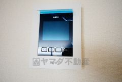 防犯性、セキュリティ対策に安心できるテレビモニター付きインターフォンです。セールスマン対策にもなり安心できます。