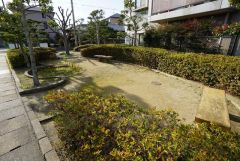 子育て層にうれしい敷地内公園。 小さな子供を目の届くマンション内で遊ばせられるので安心です。