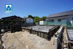 現地（2026年8月25日）撮影。家計にも環境にも優しいオール電化住宅＾＾カースペース3台分を確保＾＾マイカー用に、お客さま用に＾＾
