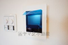 防犯性、セキュリティ対策に安心できるテレビモニター付きインターフォンです。セールスマン対策にもなり安心できます。