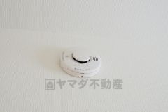 火災発生をいち早く知らせてくれる火災報知器は標準装備です。