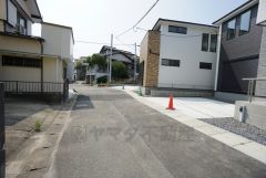 住人以外の車の進入も少なく、小さなお子様を持つご家庭にも安心です。