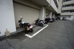 バイク置き場。
