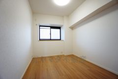 明るい室内は、風通しも良く、大変居心地の良い空間となっております。爽やかな風を感じて起きる朝は、快適生活の始まりに。