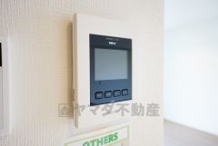 防犯性、セキュリティ対策に安心できるテレビモニター付きインターフォンです。セールスマン対策にもなり安心できます。