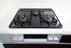 複数の調理を一度に行うことができる3口コンロ。効率よくお料理が出来ます。毎日のお料理も楽しくなりますね＾＾