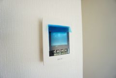 防犯はもちろん、セールスマン対策にもなるモニター付きインターホンです。お子さん1人での留守番時にも活躍しそうです。