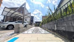 カースペース3台分あり＾＾奥まっているのでプライバシーが確保しやすいですよ＾＾