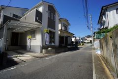 住人以外の車の進入も少なく、小さなお子様を持つご家庭にも安心です。落ち着いた住宅地内で快適な生活を実現してみませんか。