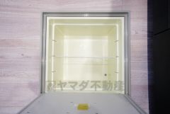 キッチンにある床下収納は、居住スペースを減らさずに買い置きの調味料や非常食などを保管することができます。